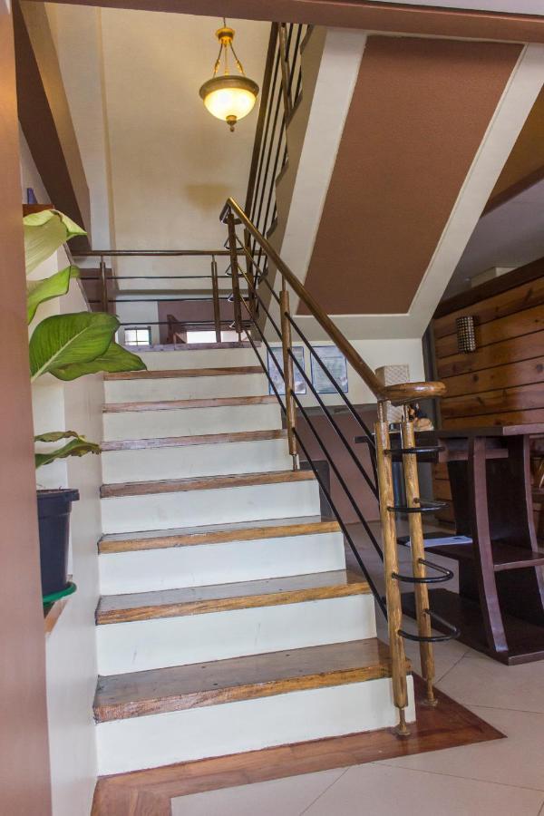 The Half House By Elmar Cabin Baguio City Bagian luar foto