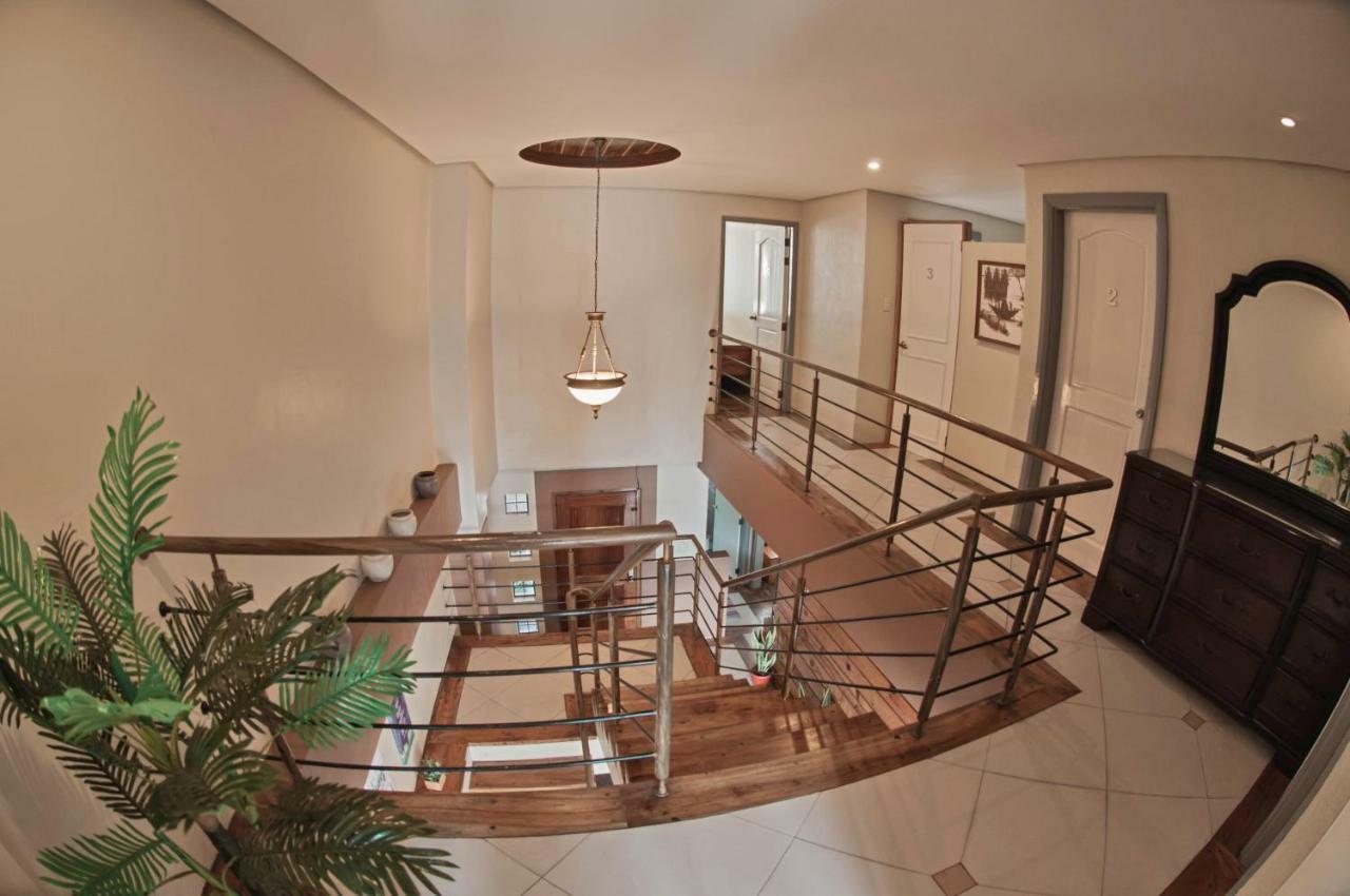 The Half House By Elmar Cabin Baguio City Bagian luar foto